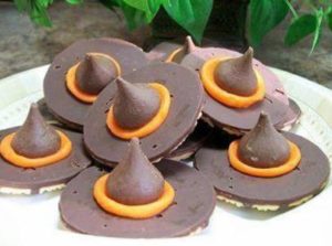 witches' hats cookies